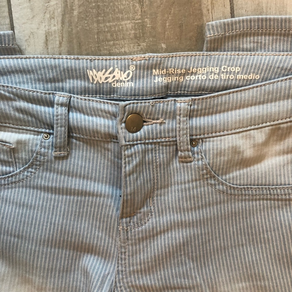 3/$20 Distressed seersucker jeans